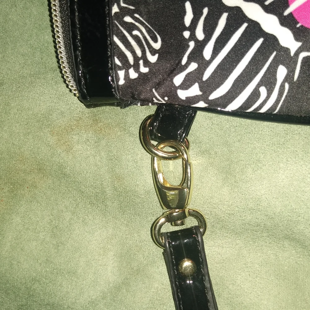 Betsey Johnson Wristlet Ribcage Heart Print EUC Black Patent Leather Trim